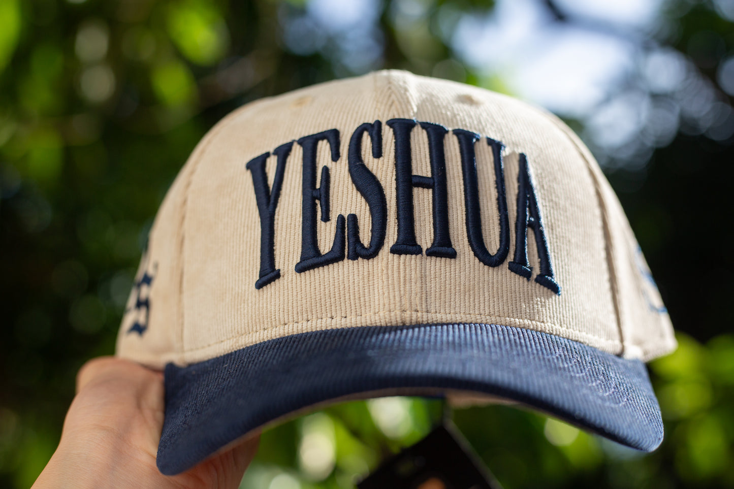 GORRA YESHUA BEIGE AZUL