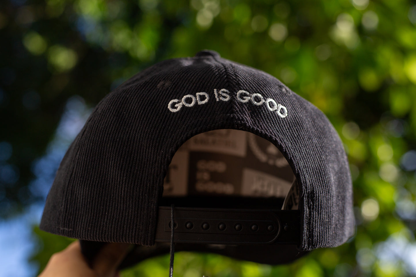 GORRA JESUS IS KING