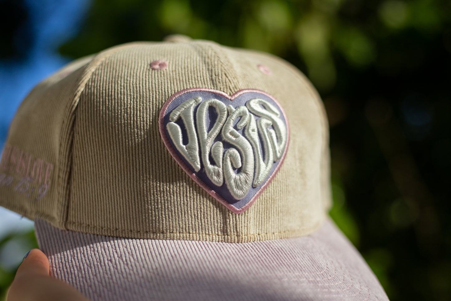 GORRA JESUS ROSA - BEIGE